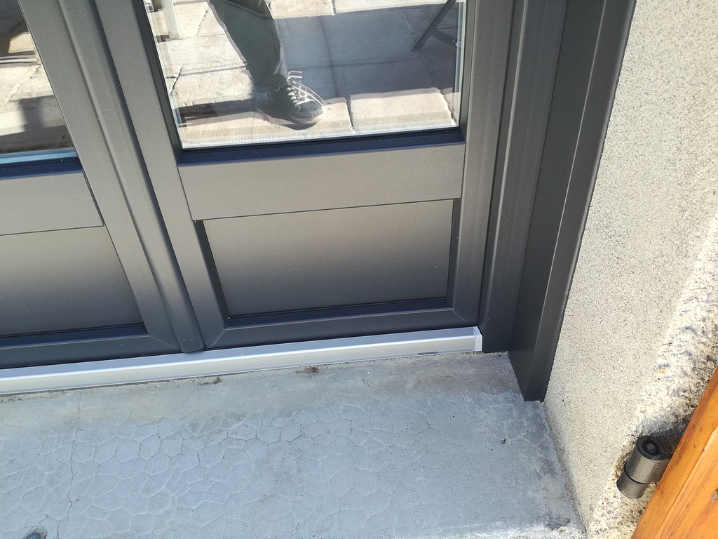 Fenêtre PVC laquée gris anthracite